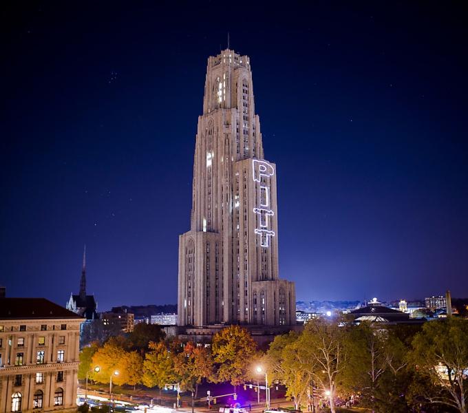 Cathedral of Learning at night